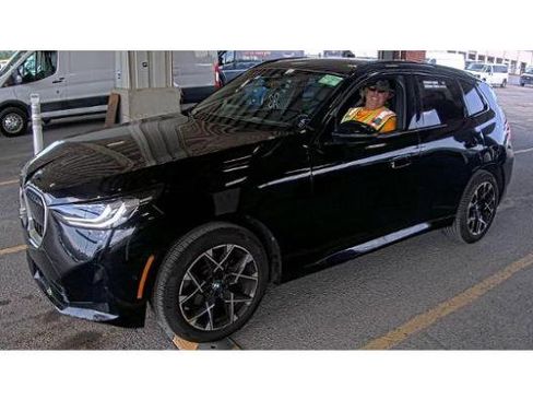 Used 2025 BMW X3 xDrive30i w/ Premium Package AWD/4WD image 3