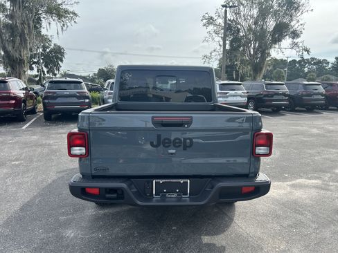 New 2025 Jeep Gladiator Sport image 4