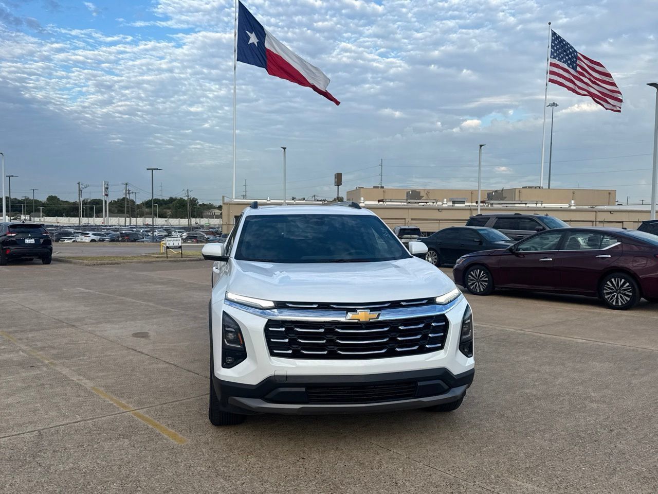 Used 2025 Chevrolet Equinox LT w/ Convenience Package II FWD image 4