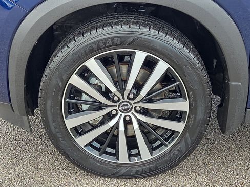 Used 2024 Nissan Pathfinder Platinum w/ Cargo Package FWD image 7