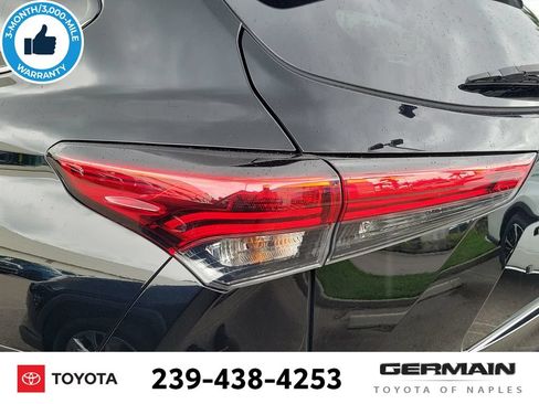 Used 2023 Toyota Highlander Limited FWD image 16