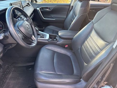 Used 2020 Toyota RAV4 XLE Premium image 22