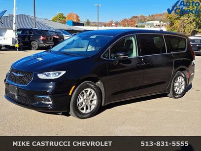 Used 2024 Chrysler Pacifica Touring-L