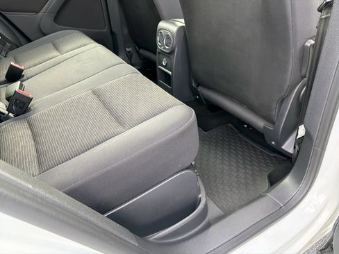 Used 2015 Volkswagen Tiguan S image 16