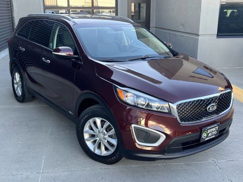 Used 2017 Kia Sorento LX w/ LX Convenience Package image 6