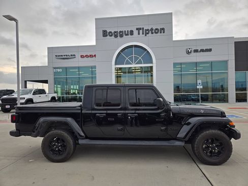 Used 2022 Jeep Gladiator Sport AWD/4WD image 2