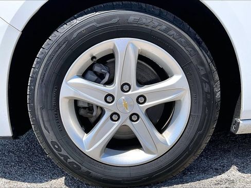 Used 2024 Chevrolet Malibu LT FWD image 9