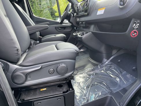 New 2025 Mercedes-Benz Sprinter 2500 image 43