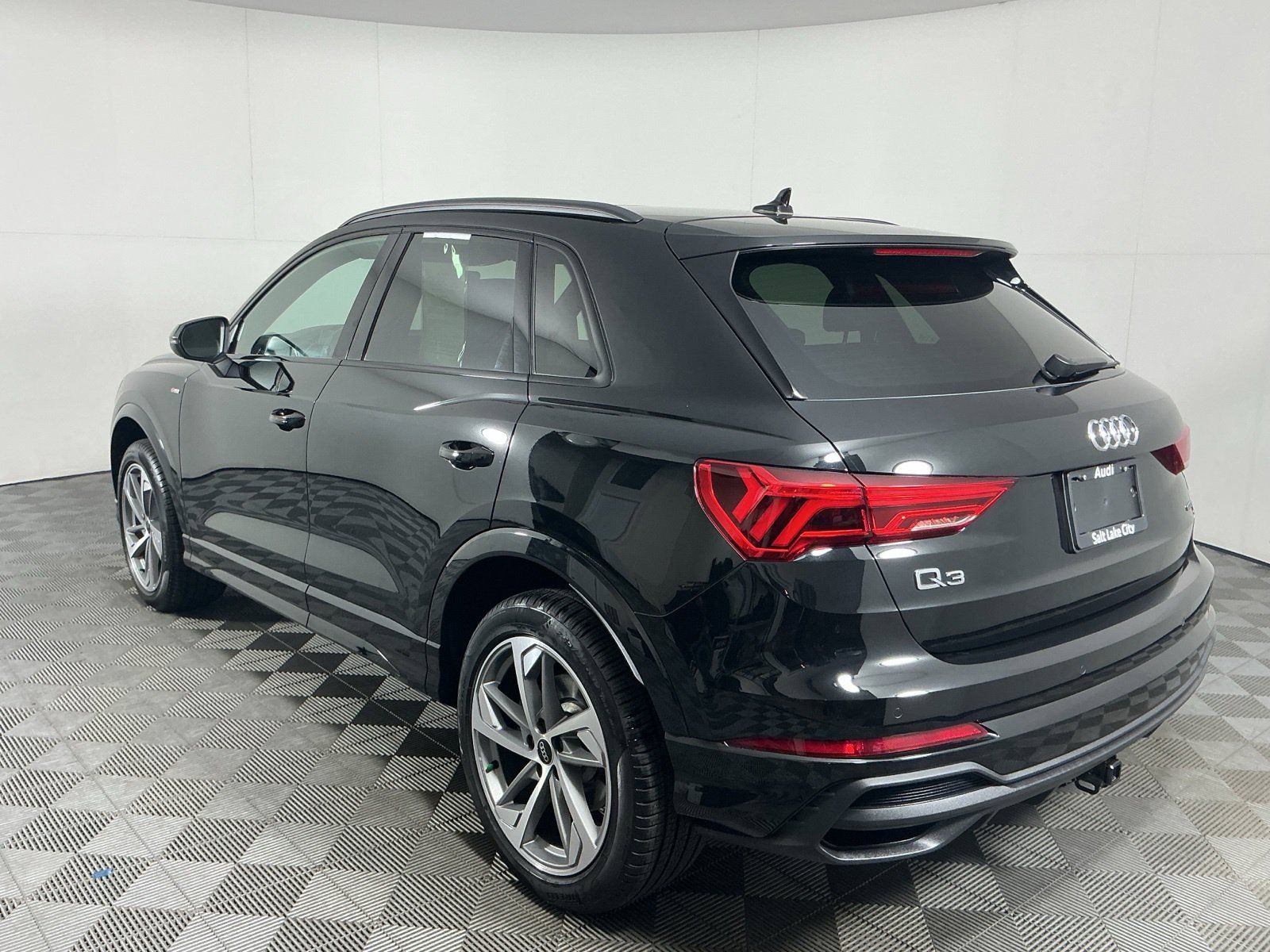 Used 2025 Audi Q3 2.0T Premium AWD/4WD image 6