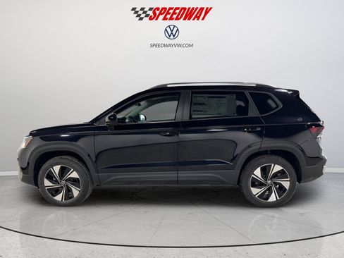 New 2026 Volkswagen Taos SE AWD/4WD image 4