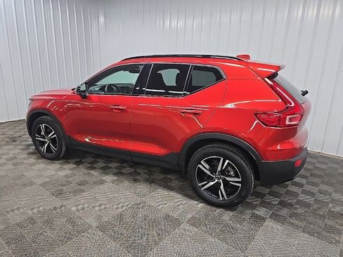 Used 2024 Volvo XC40 B5 Core image 4