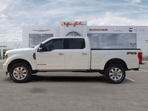 Used 2017 Ford F250 Platinum w/ Platinum Ultimate Package AWD/4WD image 2
