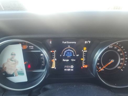 Used 2019 Jeep Wrangler Unlimited Sahara AWD/4WD image 12