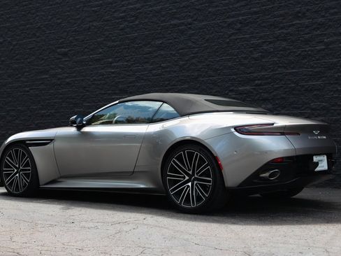 Used 2024 Aston Martin DB12 Convertible image 4