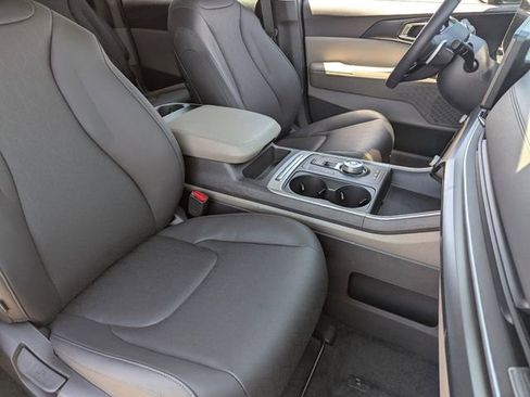 Used 2026 Kia Carnival LXS FWD image 10