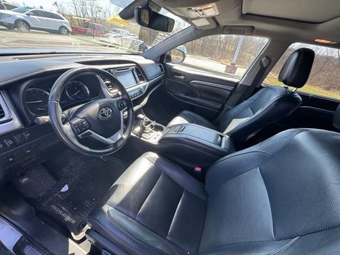Used 2018 Toyota Highlander Limited image 12