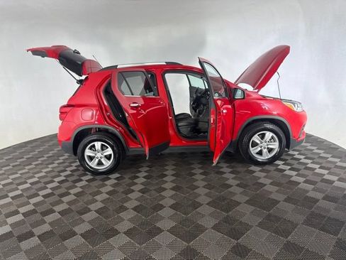 Used 2018 Chevrolet Trax LT w/ Sun & Sound Package AWD/4WD image 13
