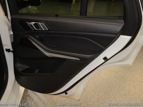 Used 2025 BMW X5 xDrive40i w/ M Sport Package AWD/4WD image 42