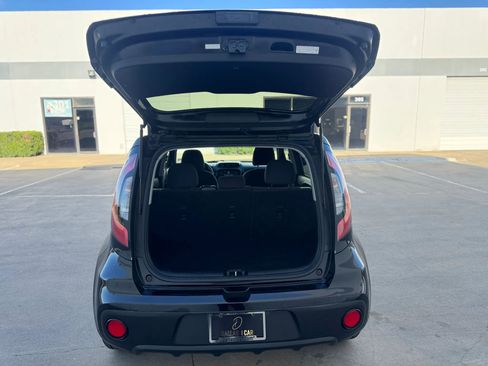 Used 2019 Kia Soul FWD image 12