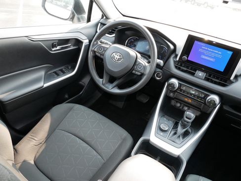 Used 2023 Toyota RAV4 AWD Hybrid image 9