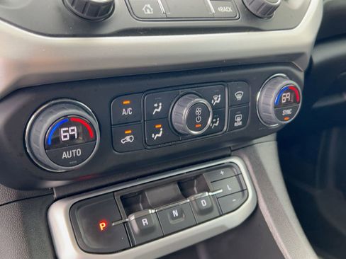 Certified 2023 GMC Acadia SLE w/ Driver Convenience Package image 18