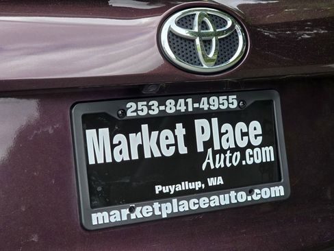 Used 2017 Toyota RAV4 XLE AWD/4WD image 14