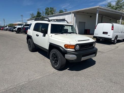 Used 2012 Toyota FJ Cruiser 4WD w/ Convenience Pkg image 3