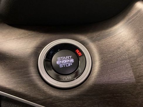 Used 2025 Jeep Grand Cherokee Limited image 17