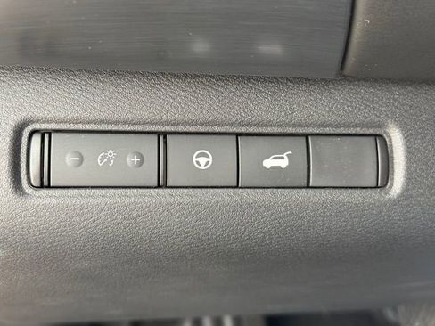 Used 2023 Nissan Pathfinder SL w/ Black Appearance Package image 33