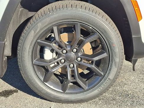 New 2025 Jeep Grand Cherokee Limited w/ MOPAR Finishing Package image 6