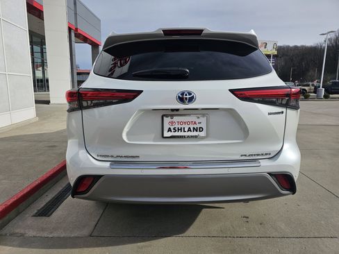 Used 2022 Toyota Highlander Platinum image 6