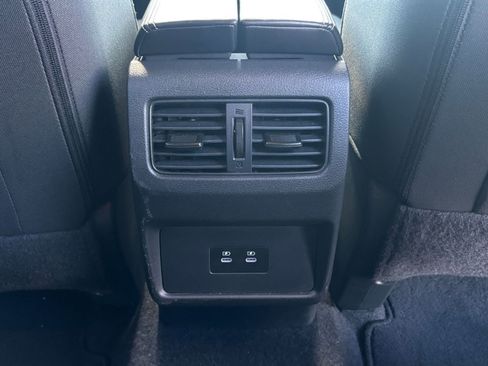 Used 2025 Nissan Rogue SV FWD image 25