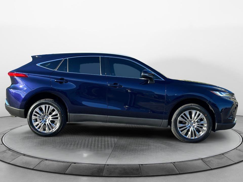 Used 2024 Toyota Venza XLE AWD/4WD image 8