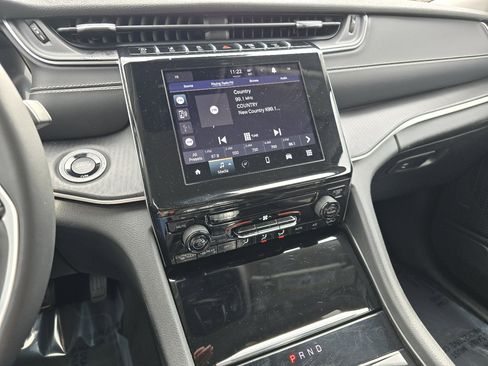 Used 2023 Jeep Grand Cherokee L Laredo image 34