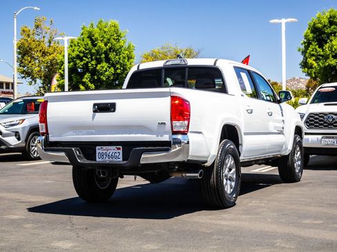 Used 2017 Toyota Tacoma SR5 w/ Tow Package RWD image 11