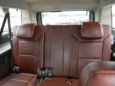 Used 2017 Chevrolet Suburban Premier AWD/4WD image 16