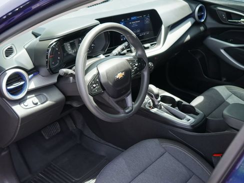 Used 2024 Chevrolet Trax LS w/ LS Convenience Package FWD image 10