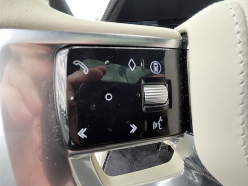 Certified 2025 Land Rover Range Rover SE AWD/4WD image 19