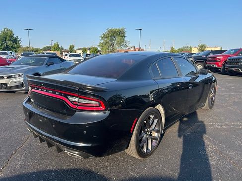 Used 2019 Dodge Charger SXT w/ Blacktop Package RWD image 9