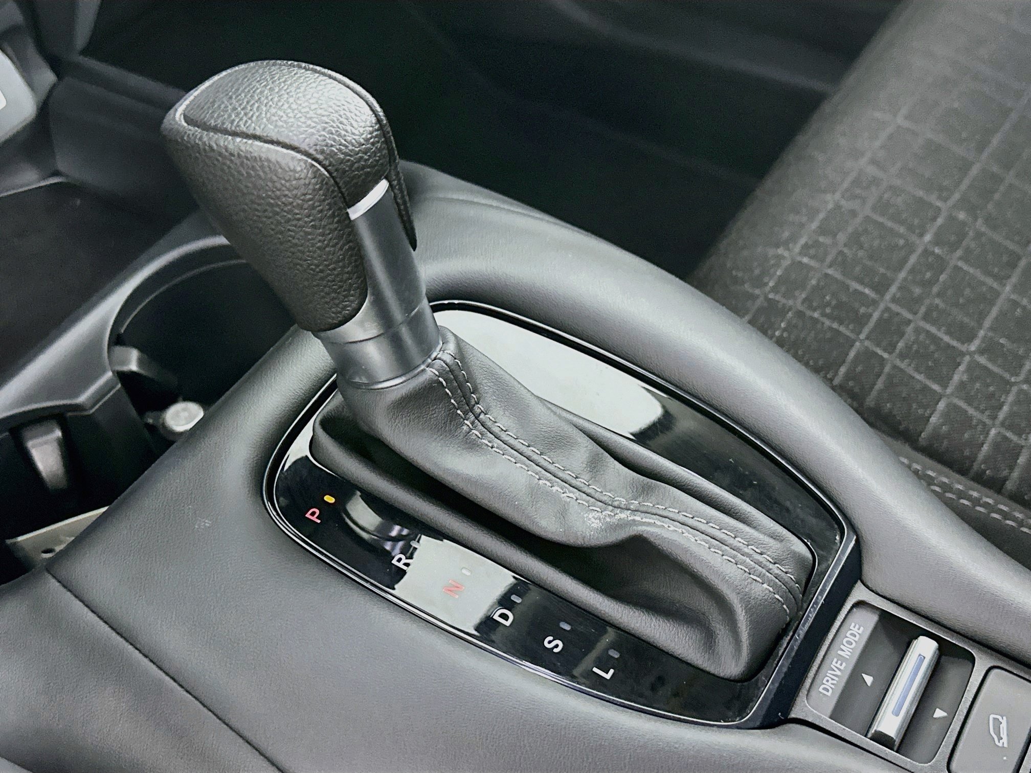 Used 2025 Honda HR-V LX image 23