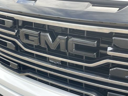 Used 2025 GMC Sierra 1500 AT4 image 31