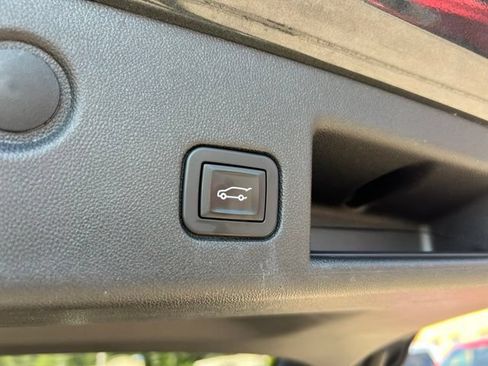 Used 2019 Chevrolet Equinox LT FWD image 24