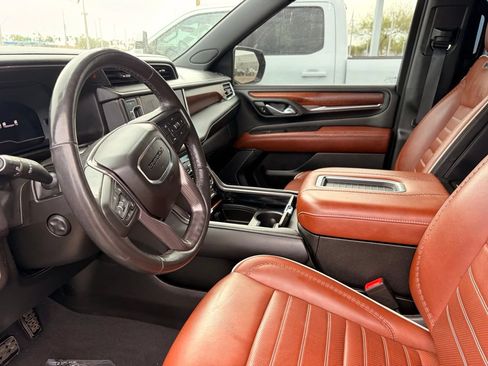 Used 2023 GMC Yukon XL Denali Ultimate AWD/4WD image 17