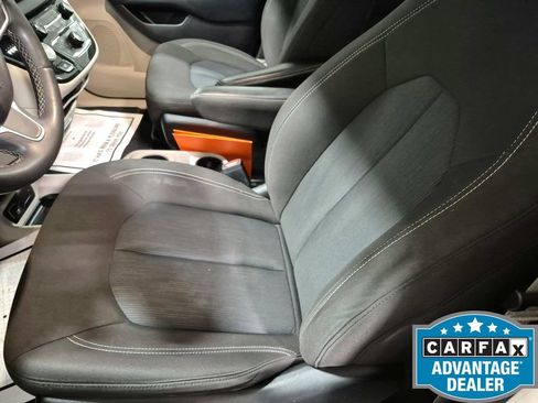 Used 2022 Chrysler Voyager LX FWD image 13