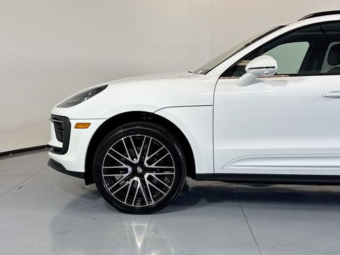 Certified 2025 Porsche Macan AWD/4WD image 29