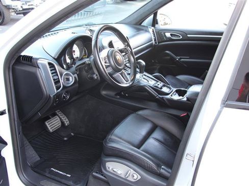 Used 2018 Porsche Cayenne GTS AWD/4WD image 9