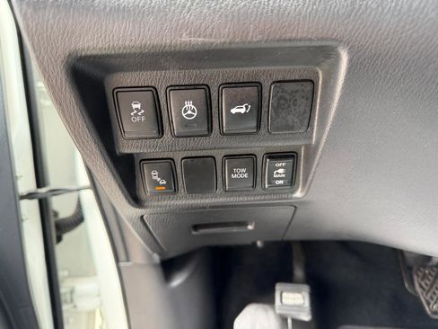 Used 2019 Nissan Pathfinder SL AWD/4WD image 20
