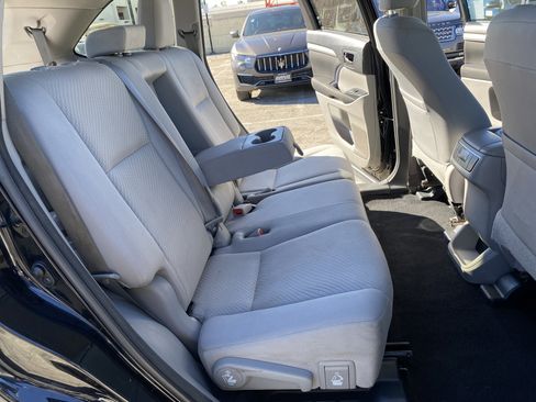 Used 2018 Toyota Highlander LE w/ Carpet Mat Package (TMS) image 23