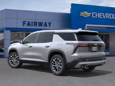 New 2026 Chevrolet Traverse LT image 3