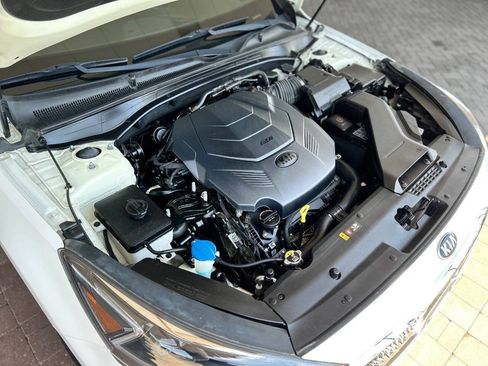 Used 2017 Kia Cadenza Premium FWD image 82